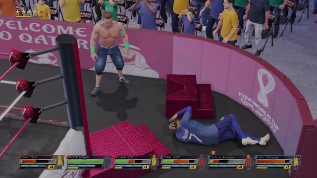 Lionel Messi + Cristiano Ronaldo + Kylian Mbappé vs John Cena + Roman Reigns + Brock Lesnar WWE 2K2 смотреть онлайн