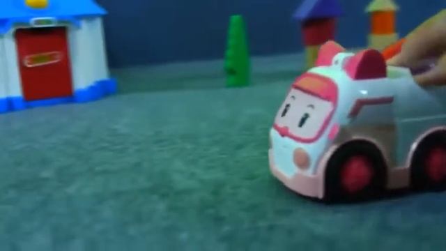 мультфильмы про машинки Игра в Вышибалы Робокар Поли новые серии с игрушечными машинками смотреть онлайн