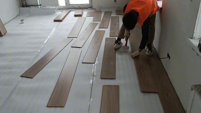 How To Install Laminate Flooring For Beginners #laminate #howtoinstall #diy #floorinstallation