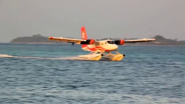 Trans Maldivian Airways landing at Velidhu смотреть онлайн