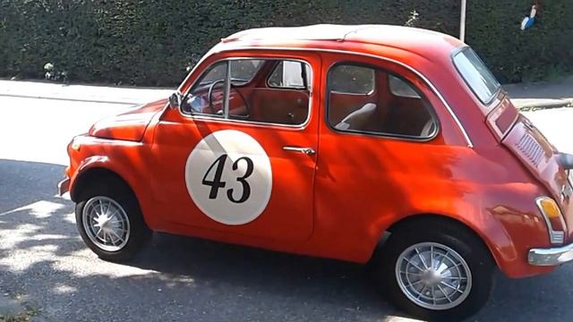 НЕОБЫЧНЫЙ РЕТРО АВТОМОБИЛЬ С ИСТОРИЧЕСКИМИ НОМЕРАМИ И ЦВЕТОМ КРАСНЫЙ-ФЕРРАРИ. FIAT 500 MADE IN ITAL смотреть онлайн