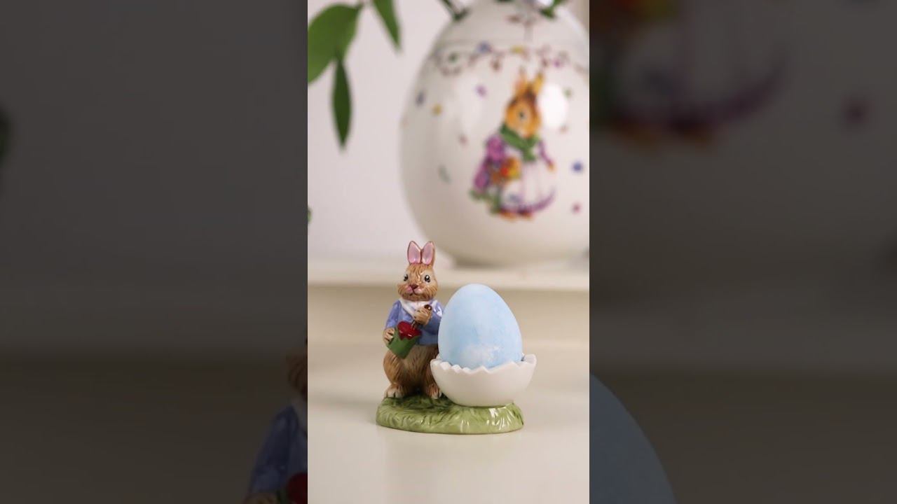 Раскрашенная вручную подставка для яйца Bunny Tales с фигуркой кролика Макса выглядит очаровательно смотреть онлайн