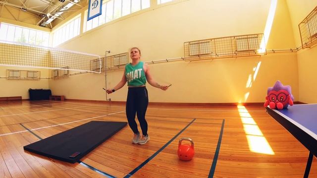 Тренировка с гирей и скакалкой - выносливость, силовое кардио и хорошее настроение! смотреть онлайн