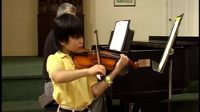 7 y/o Ollie plays Hayden's Surprise Symphony (Andante) on violin смотреть онлайн