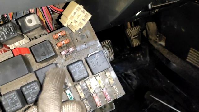 ВАЗ - 2110 не крутит стартер.