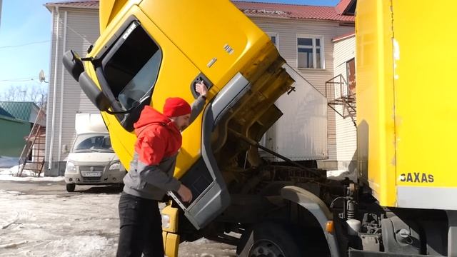 DAF LF - кабина РЕНО, мотор КАММИНС, сделан в АНГЛИИ. ОБЗОР, история и сравнение "малышей" ДАФ ЛФ смотреть онлайн
