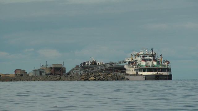 Загрузка самоходки на Онежском озере. смотреть онлайн