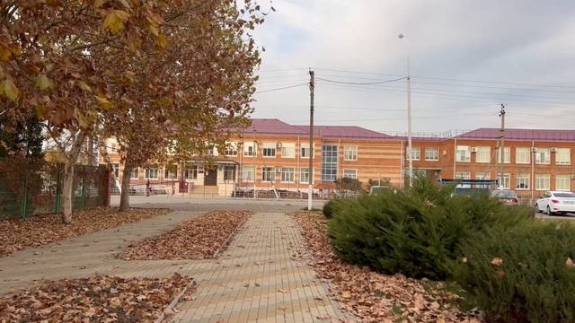 Приключения "англичанки" в России. 5 часть. Храм Покрова Пресвятой Богородицы и комбо-обед в Сицили смотреть онлайн