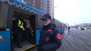 МАССОВОЕ ЗАДЕРЖАНИЕ ЛЮДЕЙ / ПОЛИЦИЯ ЗАДЕРЖАЛА КОНТРОЛЕРА / РАЗВОД НА ШТРАФ / КОНТРОЛЁР КИДАЕТСЯ