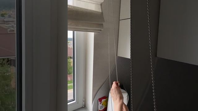 Оформление кухни римской шторой. Светлая кухня|LANIMA HOME смотреть онлайн