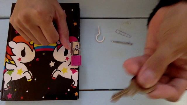 How to pick a cheap lock (The Niki Show Episode 7) смотреть онлайн