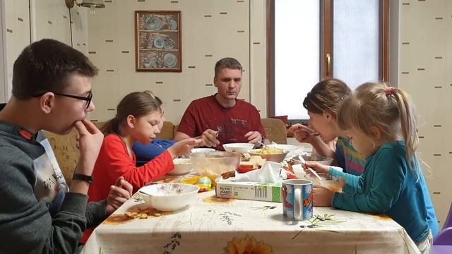 СЛОЖНОСТИ С КАНАЛОМ, РАБОТОЙ?СЕМЕЙНЫЙ ОБЕД смотреть онлайн