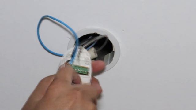 GU5.3 Converts to GU10 bulb смотреть онлайн