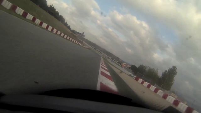 MOTOVUDU SIMON CRAFAR - CIRCUITO DE BARCELONA CATALUNYA (MONTMELO CIRCUIT) FAST LAP ON BOARD смотреть онлайн