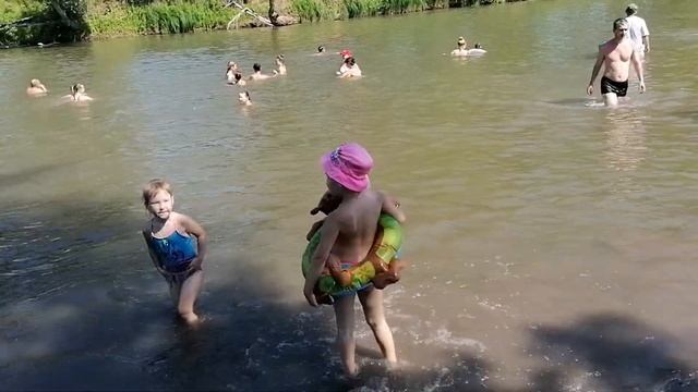 Пляж Пионерская, Бочкаревка Чишминский район, солнце жарит, вода охлаждает смотреть онлайн