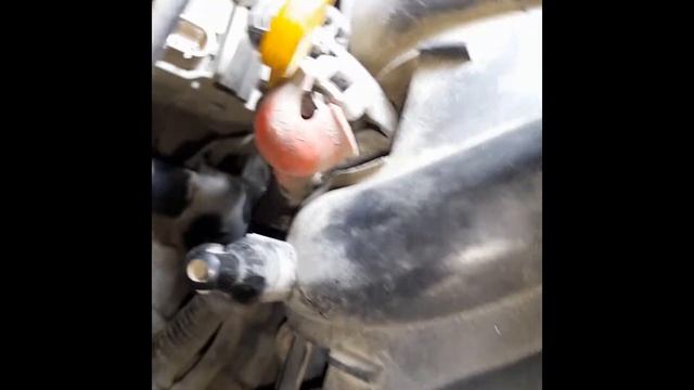 Как заменить термостат на двигателе HR12DE. Ниссан ноут Е12, Ниссан марч К13 смотреть онлайн