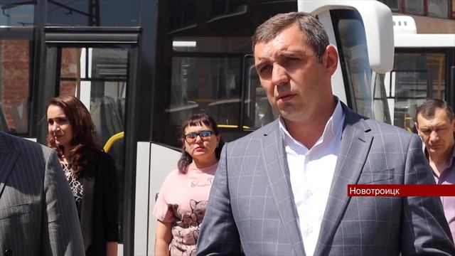 06062023 В Новотроицке новые автобусы будут доставлять металлургов на работу смотреть онлайн