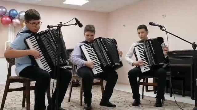 Трио: Виноградов Алексей, Кудоспаев Тимур, Саблин Никита. Е. Дога "Парижский каскад" смотреть онлайн