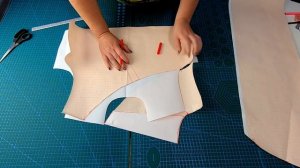 Платье со стильной ассиметричной горловиной. Моделирование и раскрой.mp4