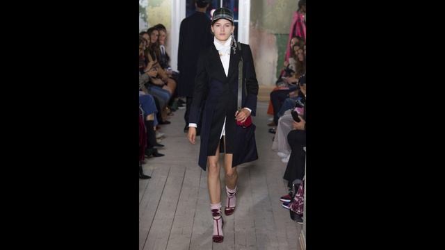 Burberry - модная одежда для женщин смотреть онлайн