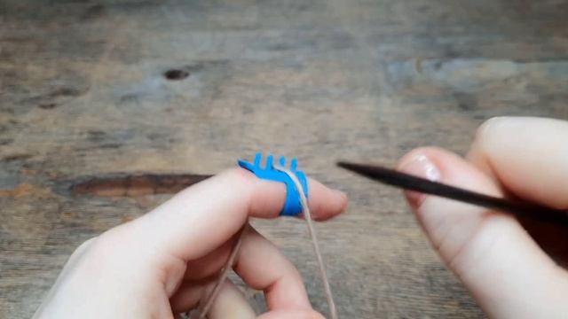 Напёрсток для вязания. Как НЕ натирать палец при вязании. смотреть онлайн