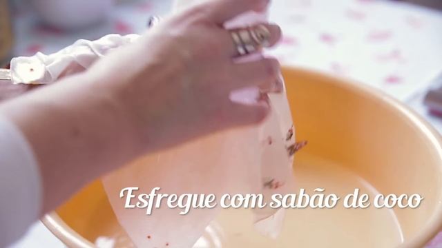 COMO TIRAR MANCHAS AMARELAS EM ROUPAS | A DICA DO DIA COM FLÁVIA FERRARI смотреть онлайн