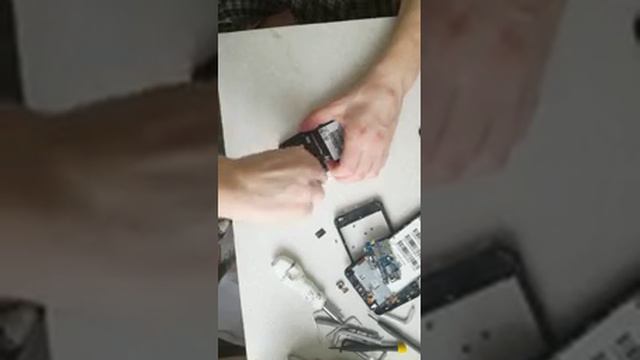 ХОТЕЛ СОБРАТЬ 1 СМОРТФОН ИЗ ДВУХ А В ИТОРГИ НИ ЧЕГО НЕ ПОЛУЧИЛАСЬ