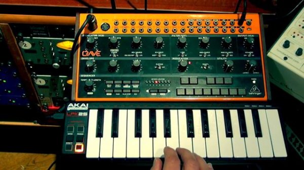 Behringer Crave Synthesizer