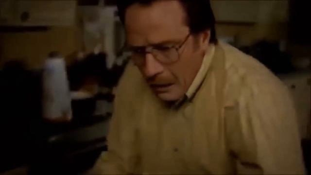 Breaking Bad Walter notice the missing piece of plate and confronts with Krazy-8. смотреть онлайн