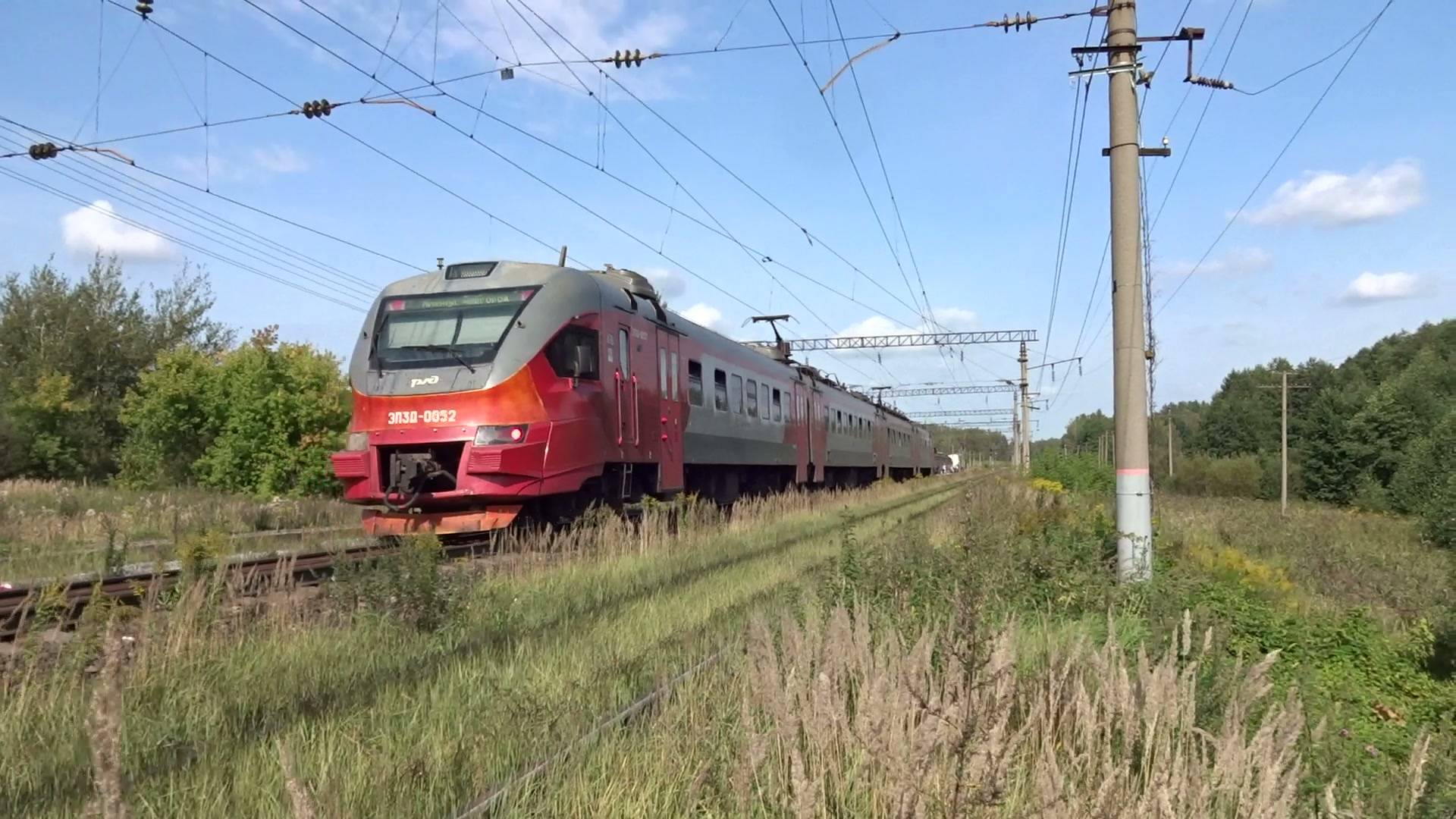 Электропоезд ЭП3Д-0052 прибывает на станцию Зимёнки смотреть онлайн
