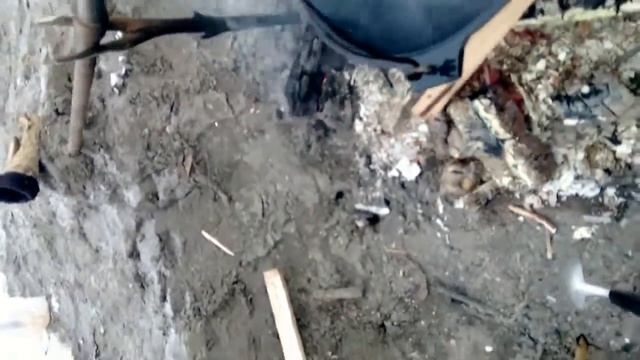 Обжиг нового казана котелка на костре смотреть онлайн