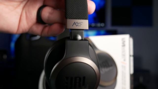 Noise Cancelling That Thumps! : JBL Live 650BTNC REVIEW смотреть онлайн