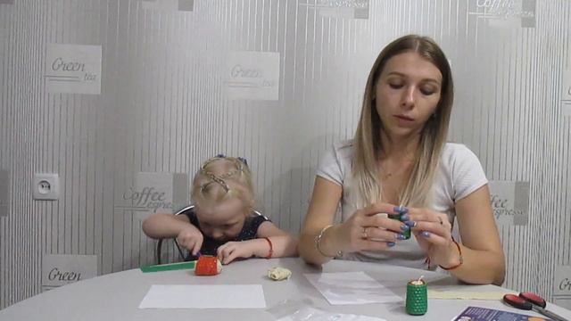 DIY Стеша с мамой делают свечи из вощины Как они горят?! смотреть онлайн