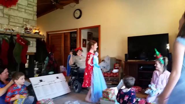 Madeleine Aidan MacBride Burns Christmas 2015 pt 2 смотреть онлайн