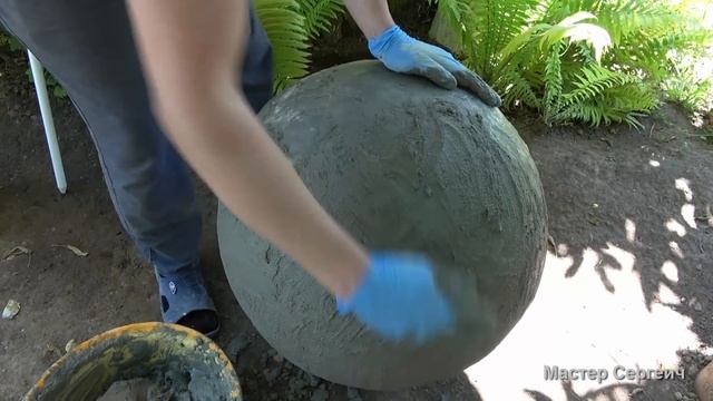 Декоративные шары из цемента и песка. Поделки для сада