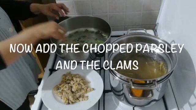 Spaghetti Alle Vongole (Clams) | Super Mommy's Kitchen | Vlog # 15 смотреть онлайн