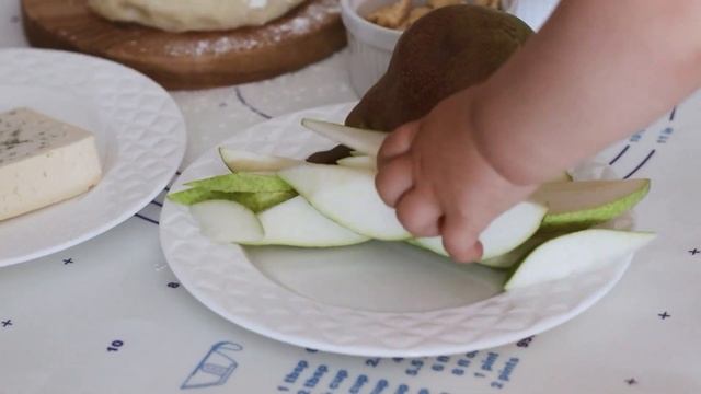 ЯК ВИКОРИСТАТИ ГРУШІ? Спечіть галету з грушами, сиром та горіхами