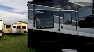 Огромный полуприцеп дача с гаражом | Автодом пятое колесо | Большой Автодом прицеп