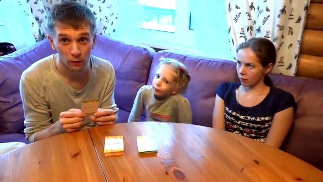 Играем в Челлендж у нас дома ОТВЕЧАЙ ИЛИ ВЫПОЛНЯЙ Милана папа и мама Family Challenge with children смотреть онлайн