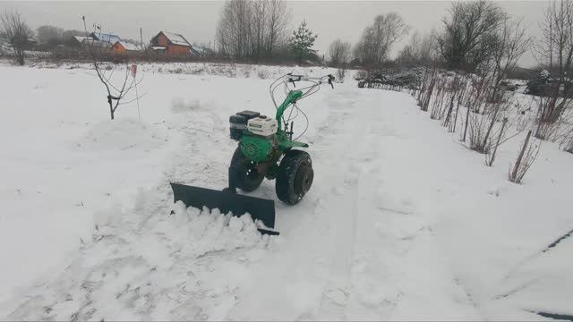 УБОРКА СНЕГА МОТОБЛОКОМ AURORA 1400 + МОДЕРНИЗАЦИЯ.mp4 смотреть онлайн