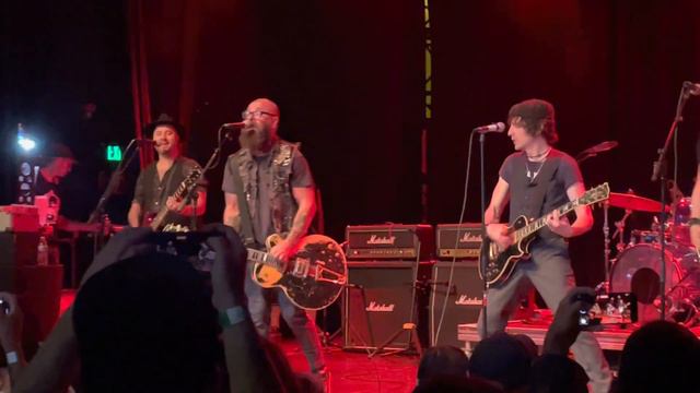 Tim Armstrong "Carbona Not Glue" Howie Pyro Forever, El Rey Theatre, Los Angeles, 9.25.22 смотреть онлайн