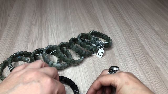 Блиц-видео. Браслеты каменные, лабрадор.??? смотреть онлайн