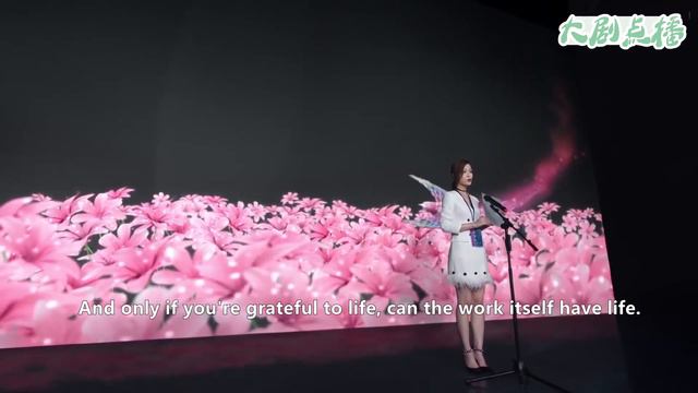 灰姑娘被心機女關起來不能參加比賽急得直哭，總裁及時出現，一腳踹開鐵門，拉着她奔向場地！ смотреть онлайн