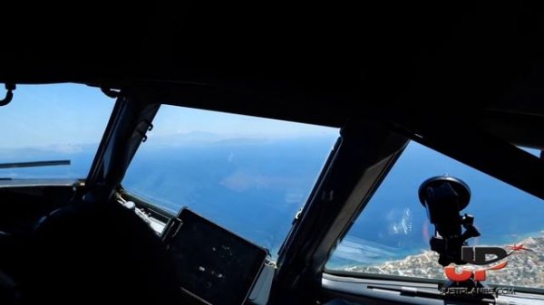 Piloting the Boeing 737 out of Athens | Cockpit Views