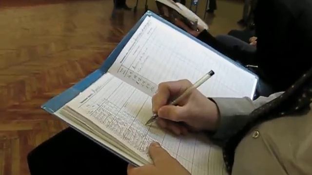 учитель физики ставит 5 за контрольную тем, кто просто пришел в школу смотреть онлайн