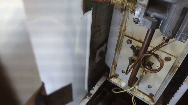 11е В. Как достать жиклер запальника (пилотной горелки) котла с Eurosit 630. смотреть онлайн