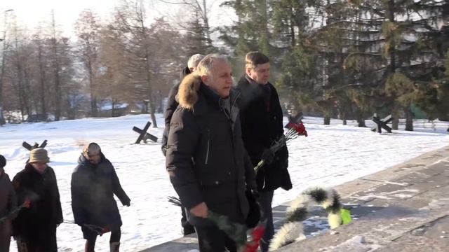 В День неизвестного солдата на Холме Воинской славы состоялась памятная церемония возложения цветов смотреть онлайн