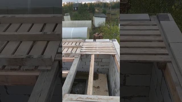 Строим дом. Часть 29В. Перекрываем первый этаж. Взгляд сверху. смотреть онлайн