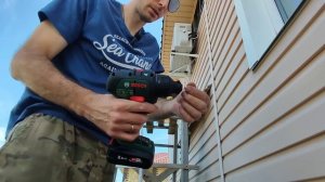 Установка кондиционера на фасад из сайдинга. Работа шуруповертом Bosch Advanced Impact c насадками