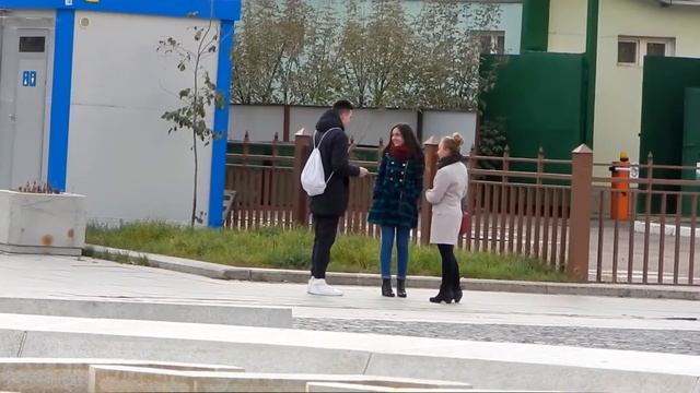 Обознался ... Обнять девушку за 20 секунд смотреть онлайн